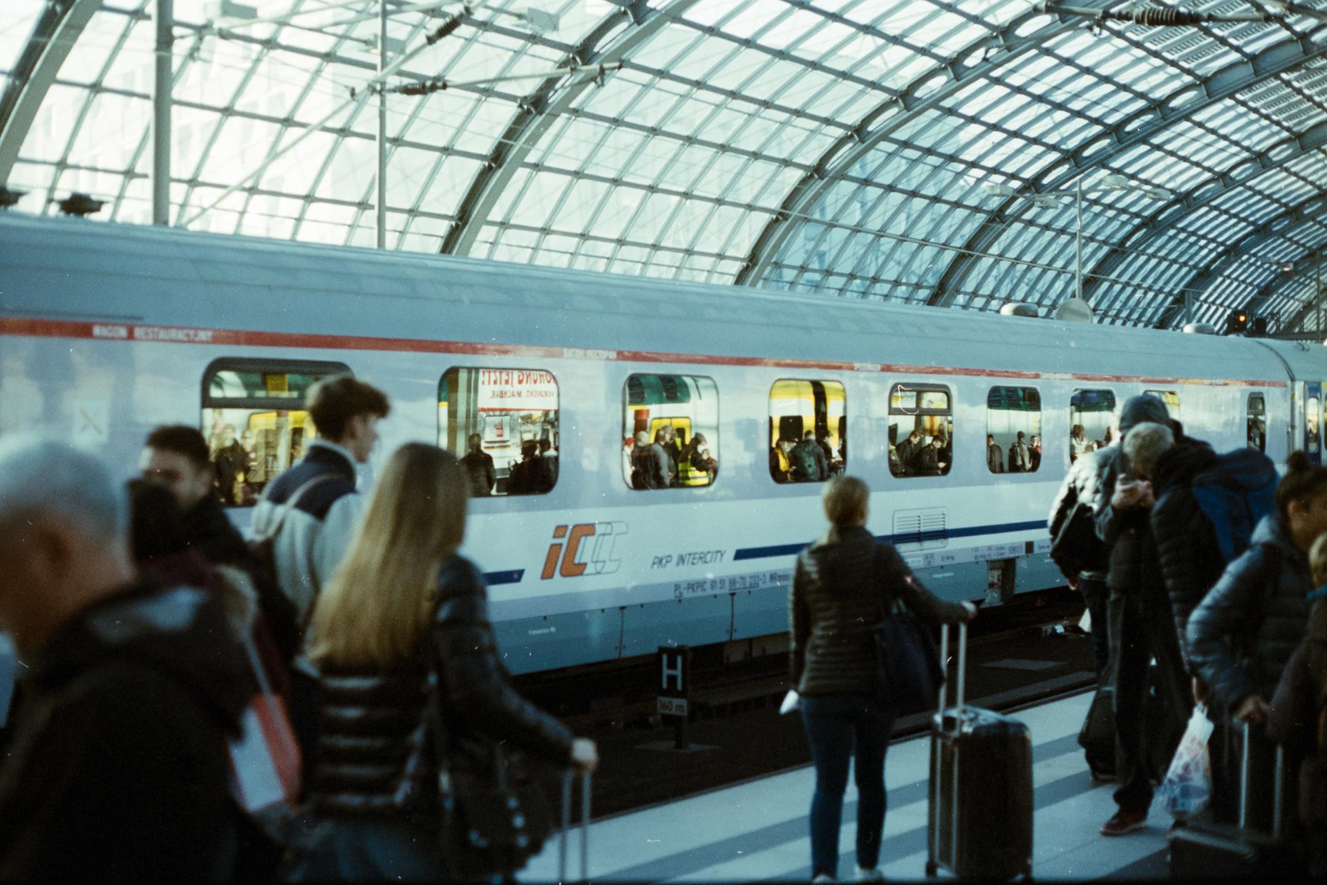 Thumbnail /2022 Berlin/hbf zugreflektion II.jpg